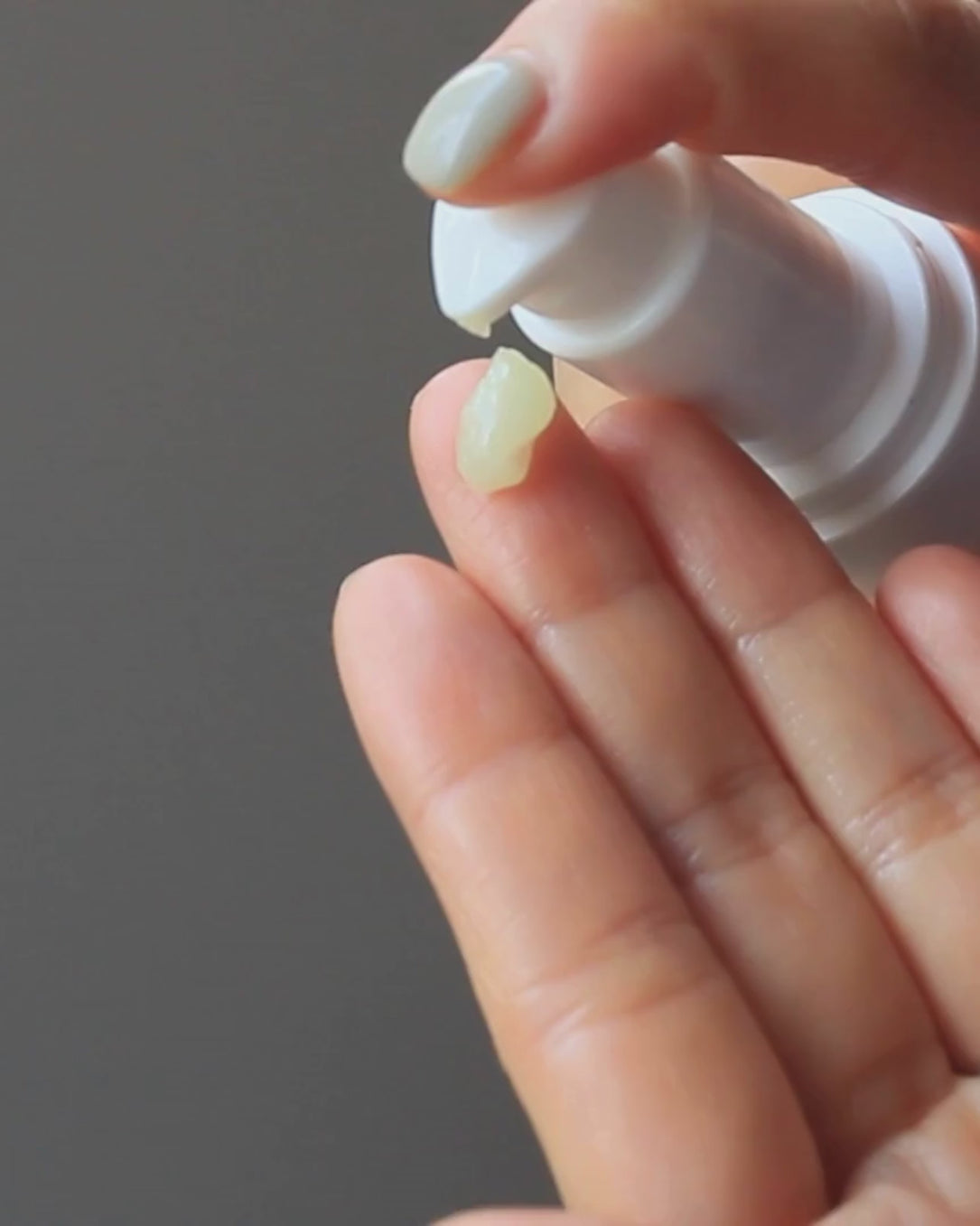 Ginseng Moist Sun Serum (SPF 50+ PA++++) - video background