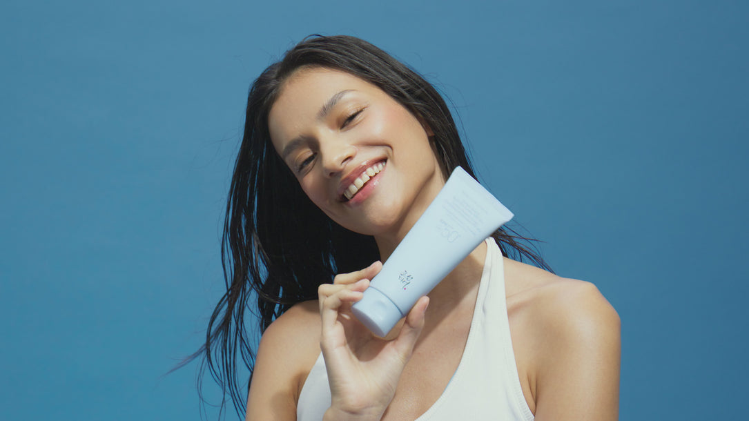 Hydra Shield Body Sun Lotion SPF 50+ - video background